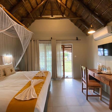 Big 5 Toro Lodge Kasane Exteriör bild
