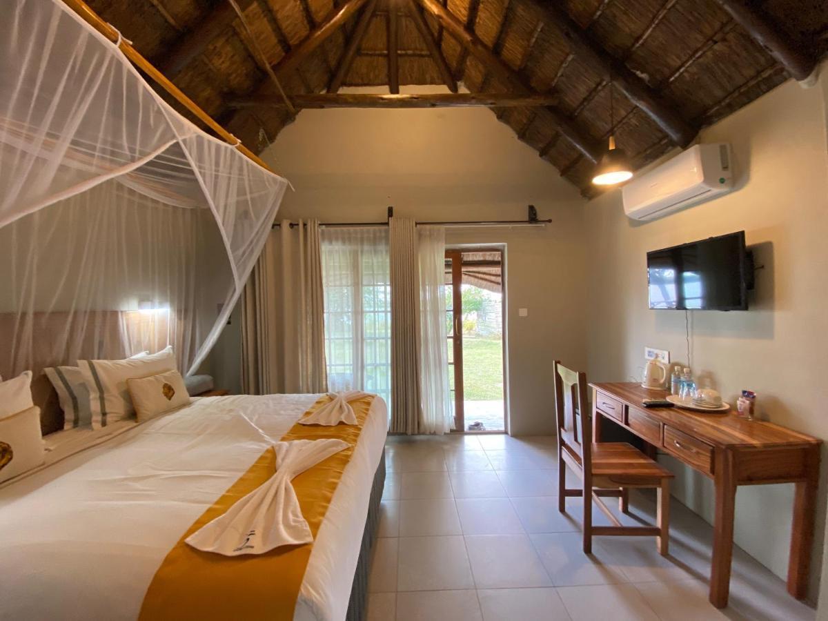 Big 5 Toro Lodge Kasane Exteriör bild