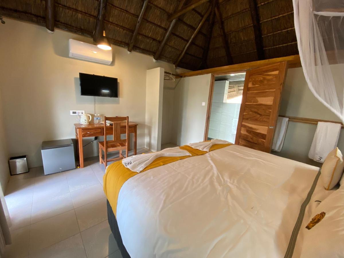 Big 5 Toro Lodge Kasane Exteriör bild