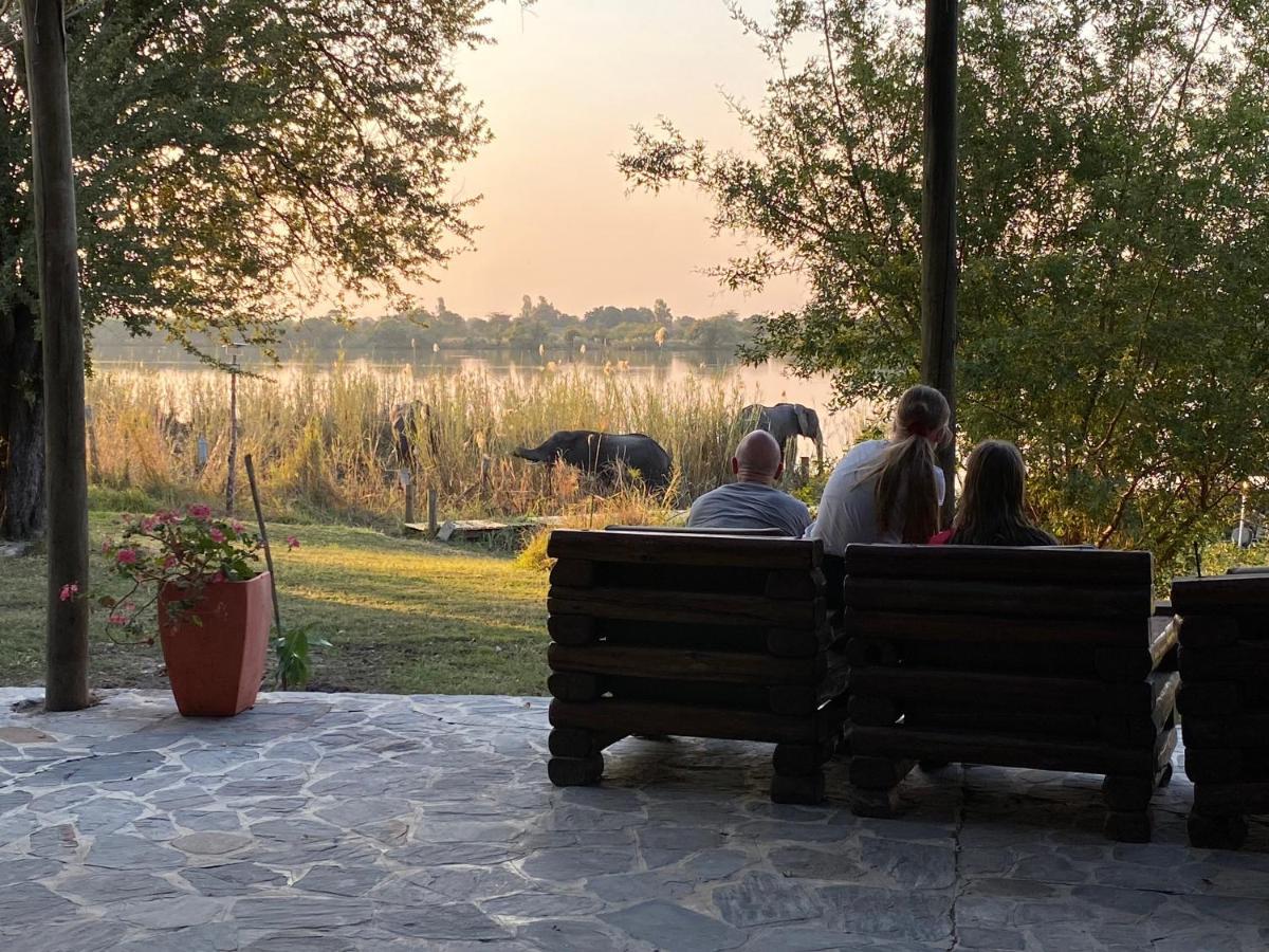 Big 5 Toro Lodge Kasane Exteriör bild