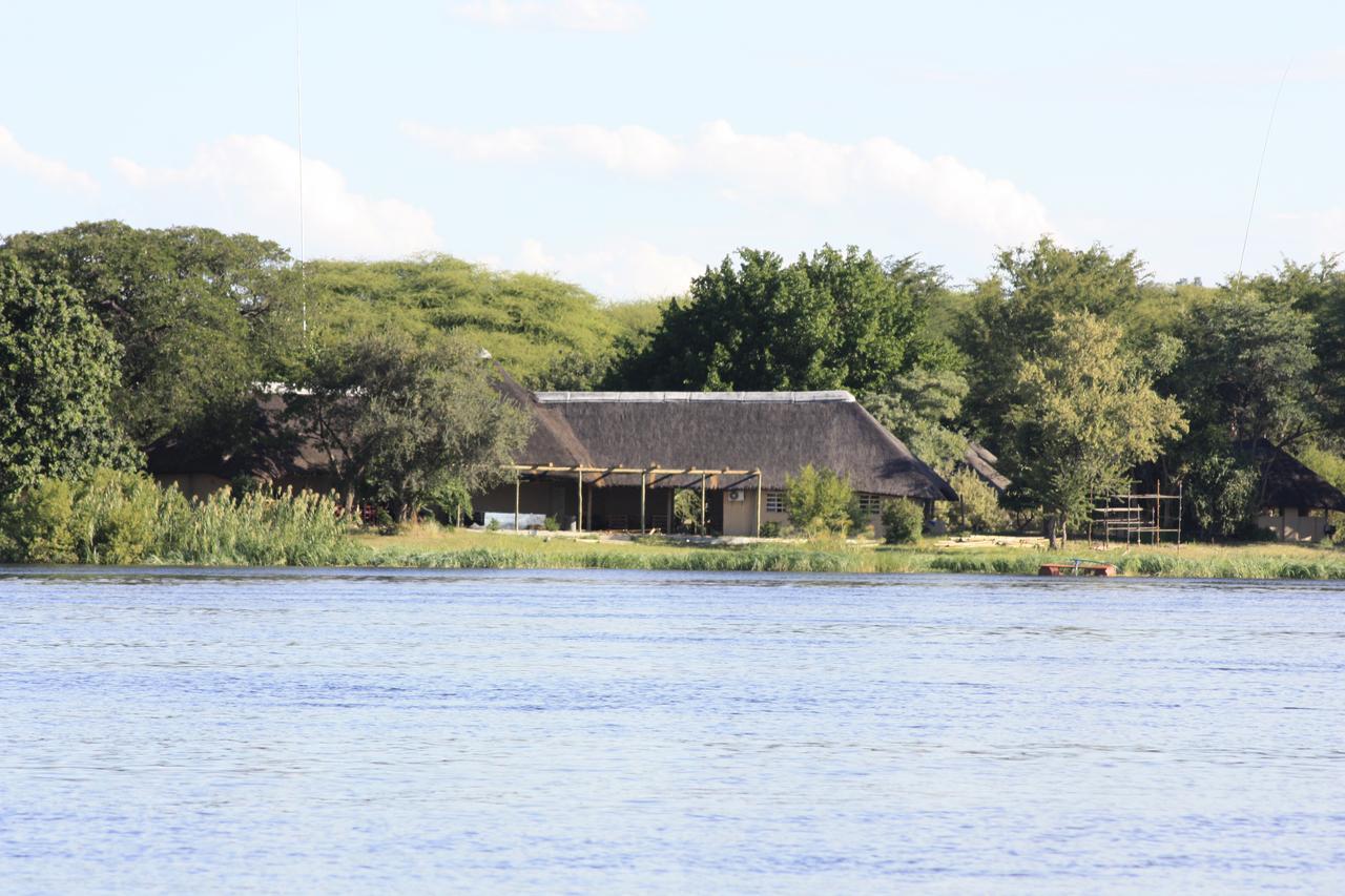 Big 5 Toro Lodge Kasane Exteriör bild